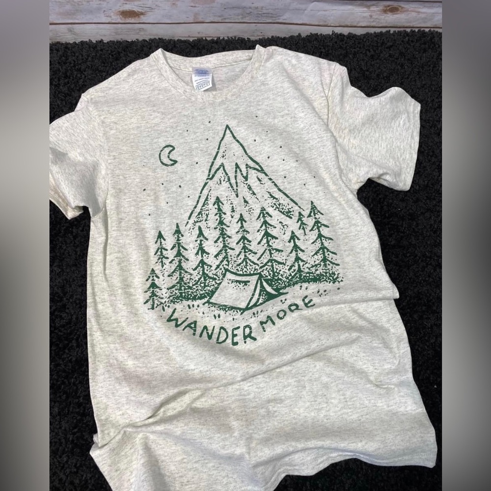 WANDERMORE SHORT SLEEVE GRAPHIC TEE